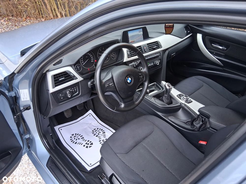 BMW Seria 3 318d DPF - 10
