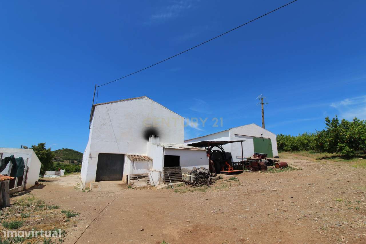 Tavira. Moradia com  implantação de 266 m2 e terreno de 14,5 ha,  em A - Grande imagem: 4/22