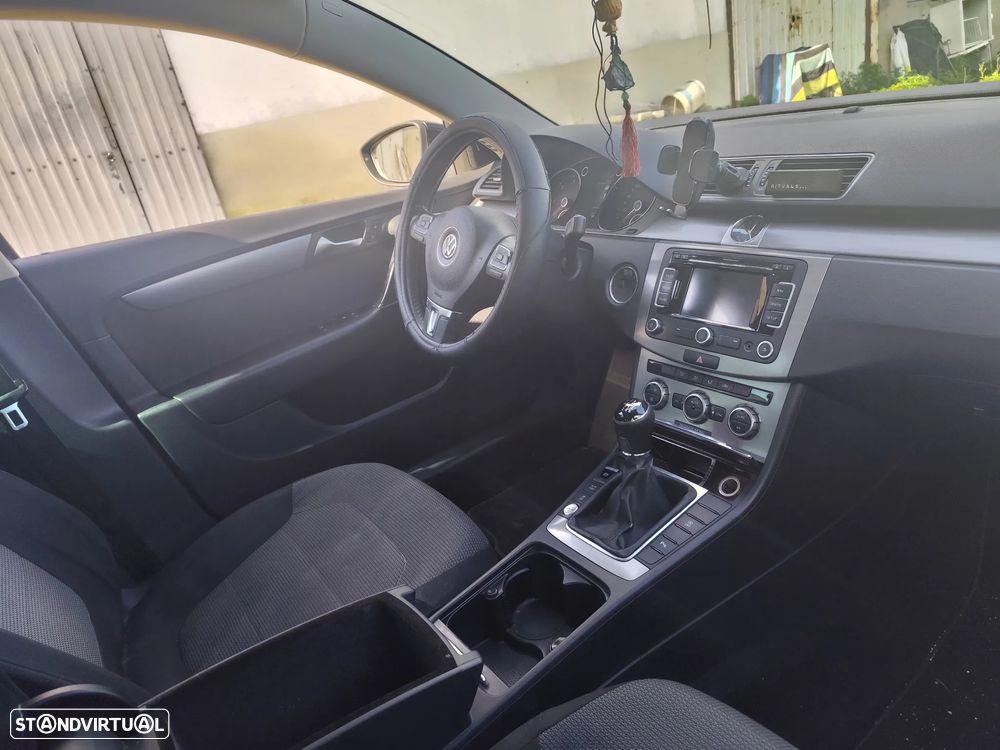VW Passat Variant 1.6 TDI BlueMotion R-Line - 4
