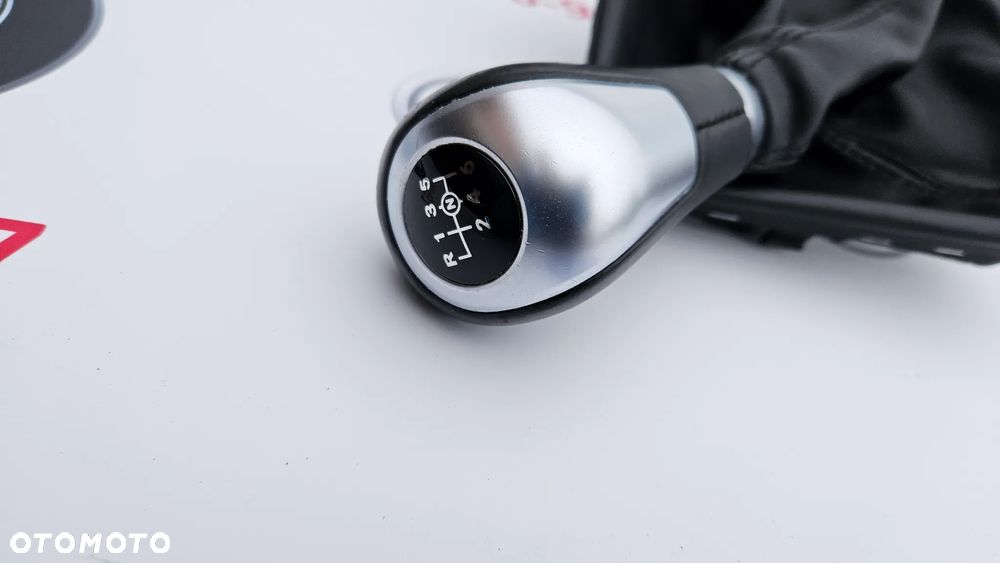 Mercedes C klasa W205 Lewarek zmiany biegów Mieszek Skrzynia manualna 6 biegów Gałka 2052670310 - 2