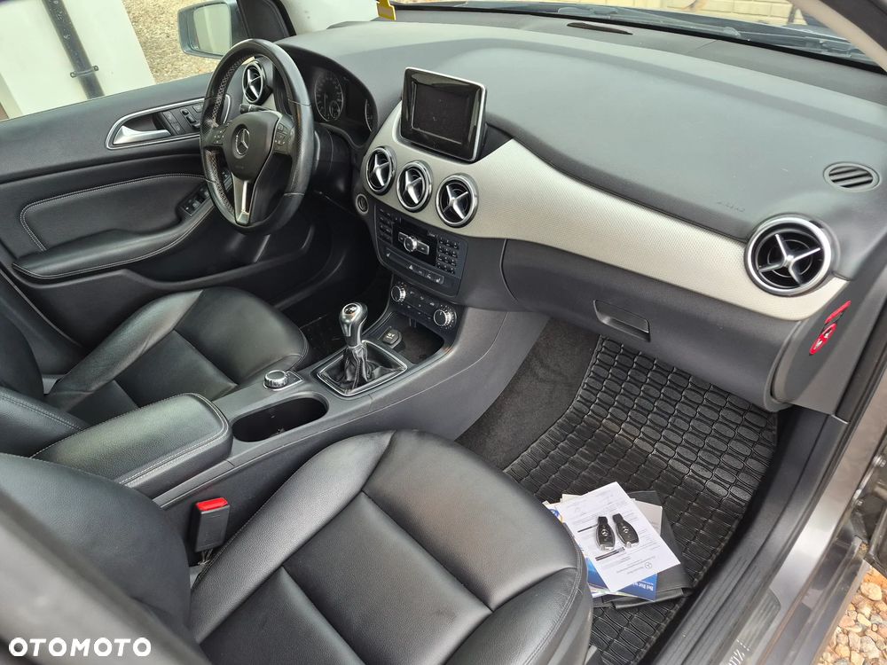 Mercedes-Benz Klasa B 180 BlueEFFICIENCY Edition Style - 14
