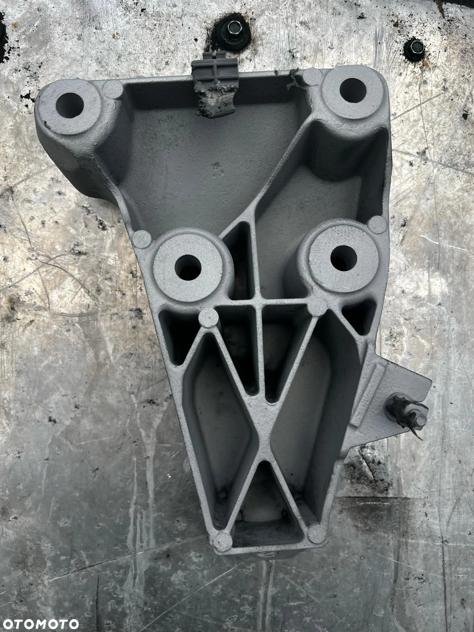 ŁAPA MOCOWANIE SILNIKA WSPORNIK - BMW N20 LEWY - 2211 6784823-01 - 6