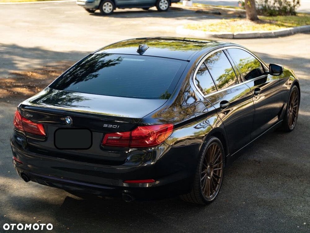 BMW Seria 5 530i xDrive Luxury Line sport - 17