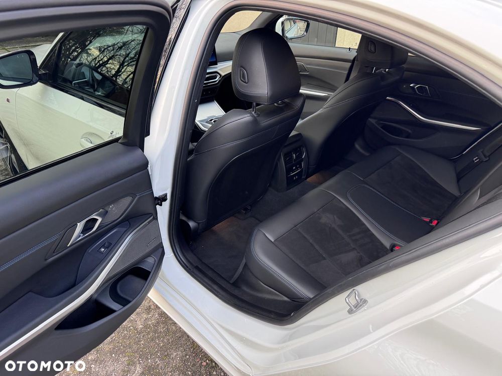 BMW Seria 3 320d xDrive M Sport Sport - 32