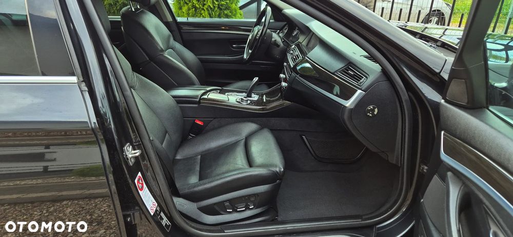 BMW Seria 5 525d xDrive Luxury Line - 29