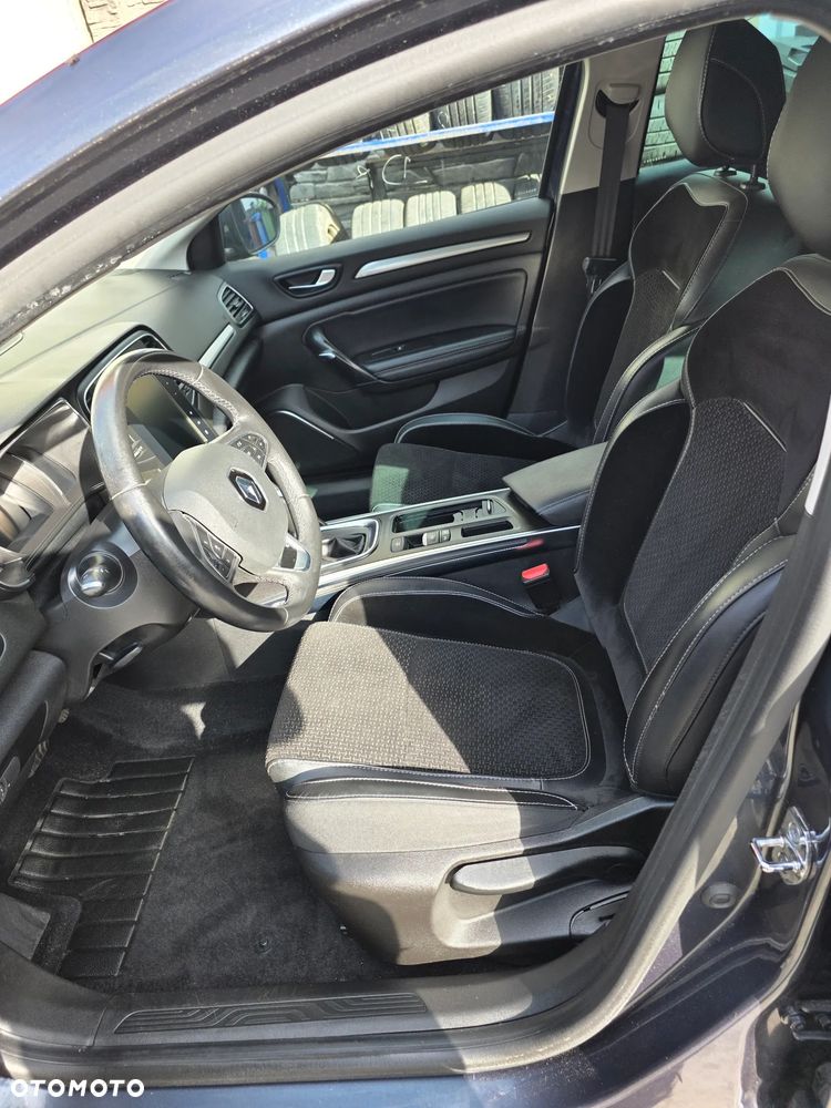 Renault Megane ver-1-4-16v-tce-bose-edition - 3