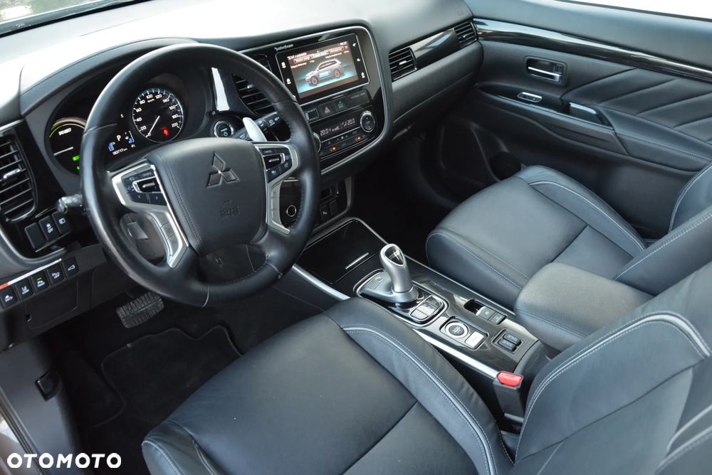 Mitsubishi Outlander 2.0 4WD Plug-In Hybrid - 6