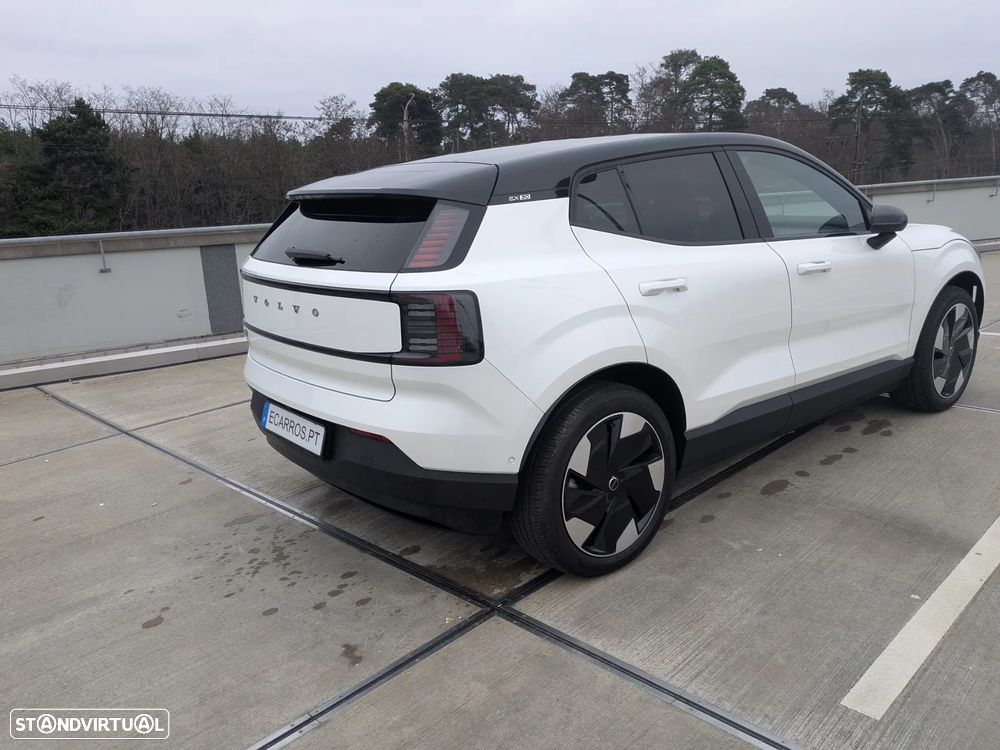 Volvo EX30 Single Motor Extended Range RWD Ultra - 11