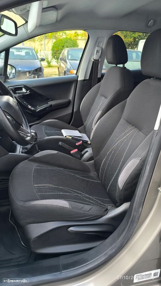 Peugeot 208 1.4 HDi SE Style - 7