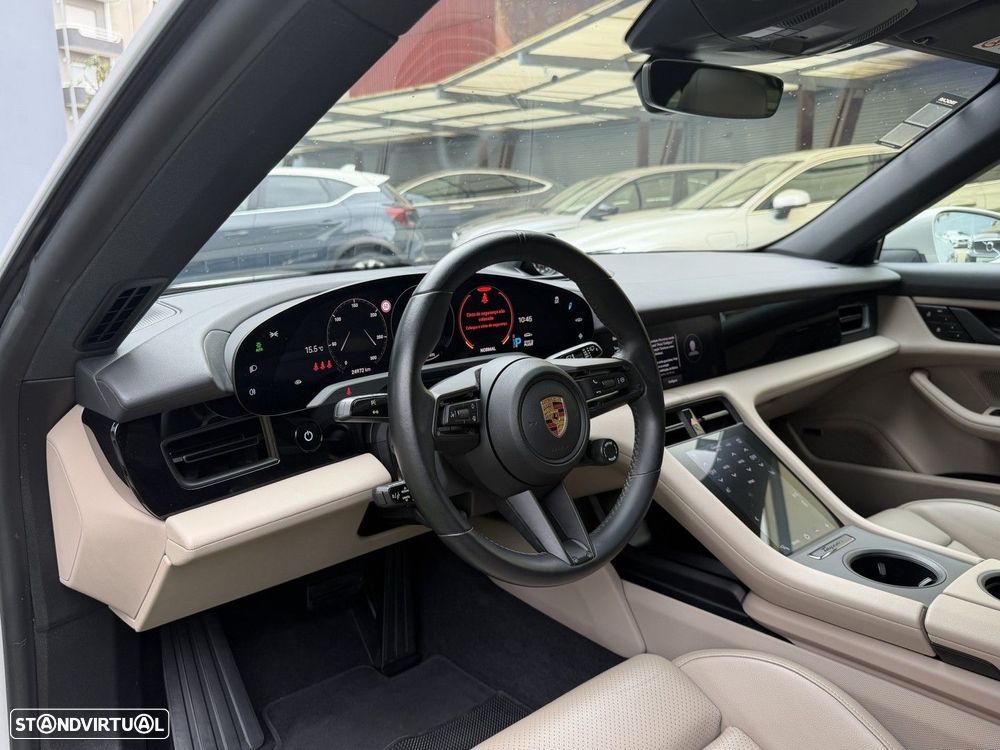 Porsche Taycan Cross Turismo 4 - 28