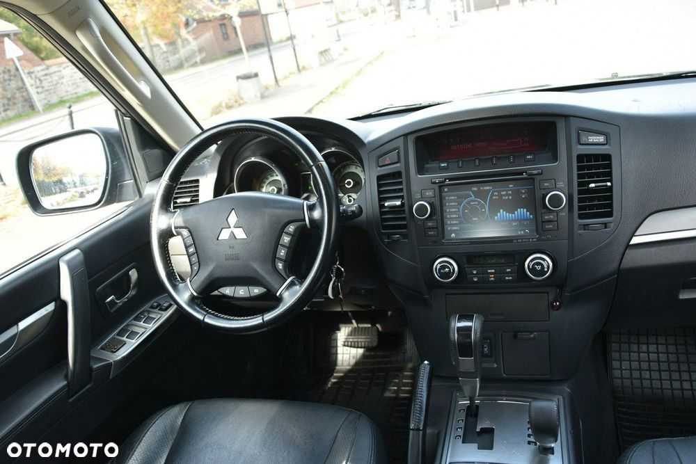 Mitsubishi Pajero - 9