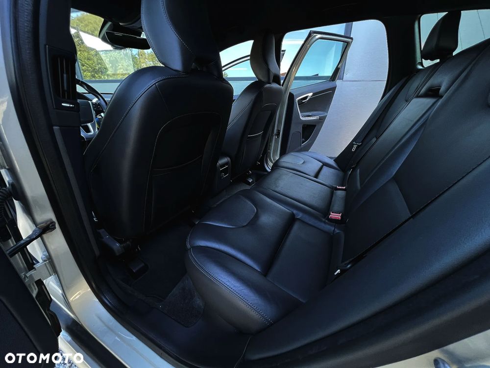 Volvo XC 60 D4 Momentum - 38
