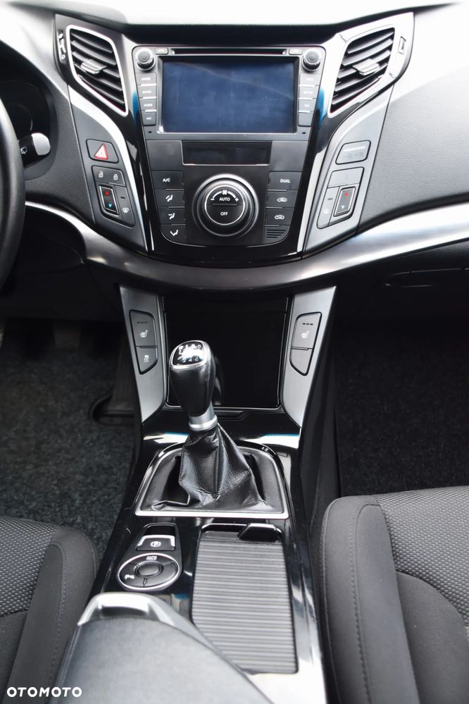 Hyundai i40 i40cw 1.7 CRDi Fifa World Cup Edition - 17