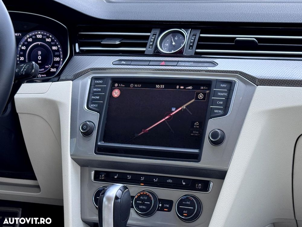 Volkswagen Passat Alltrack - 12