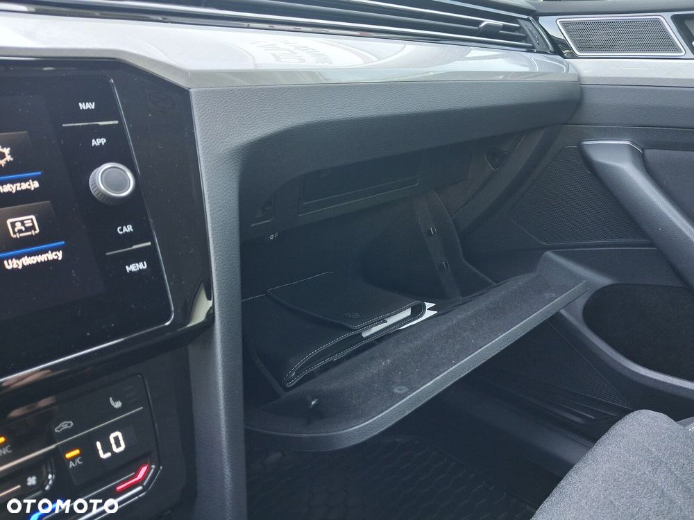 Volkswagen Passat - 30
