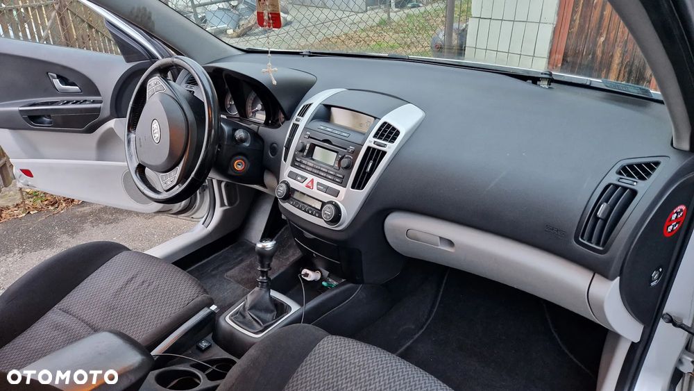 Kia Ceed 1.4 Comfort + - 9