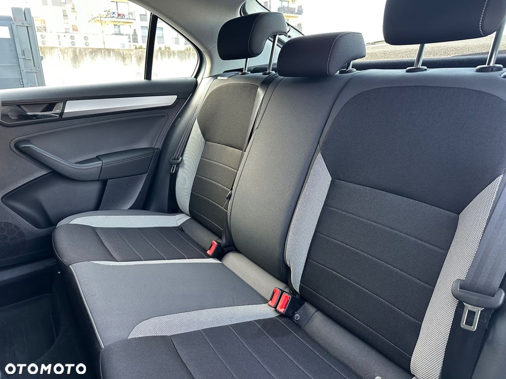 Skoda RAPID 1.0 TSI Ambition - 23