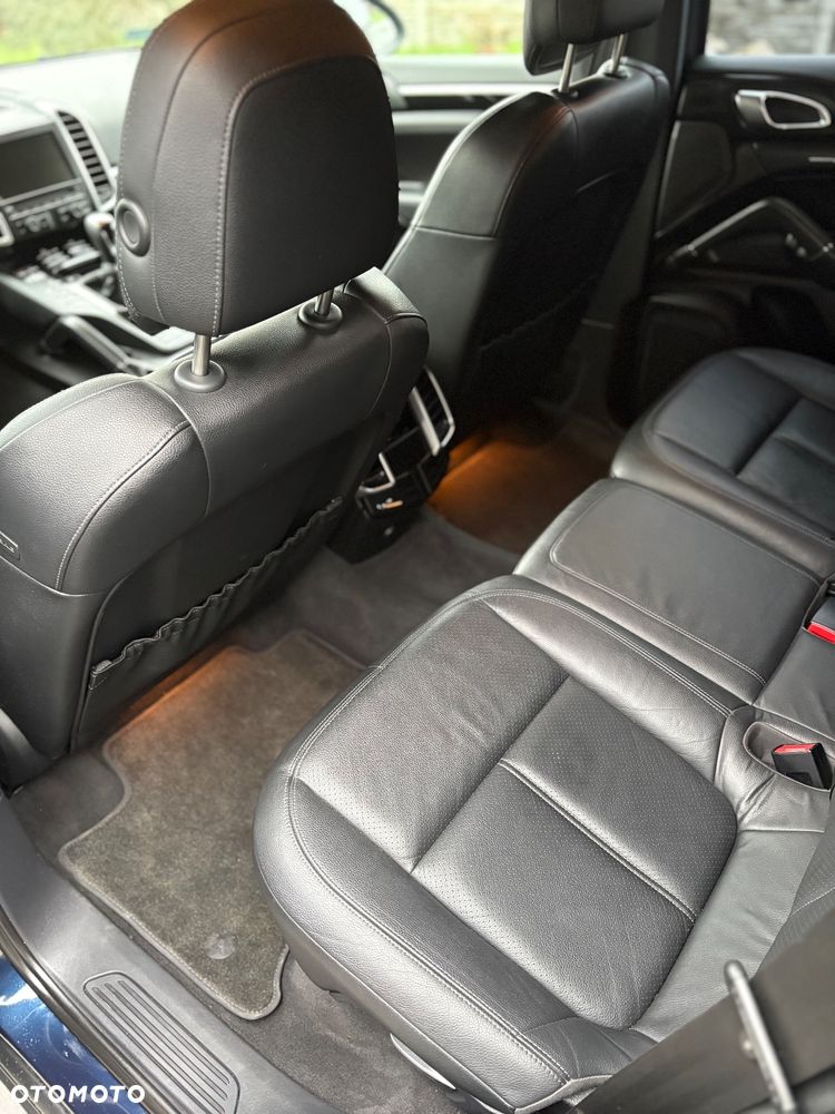 Porsche Cayenne Platinum Edition - 34