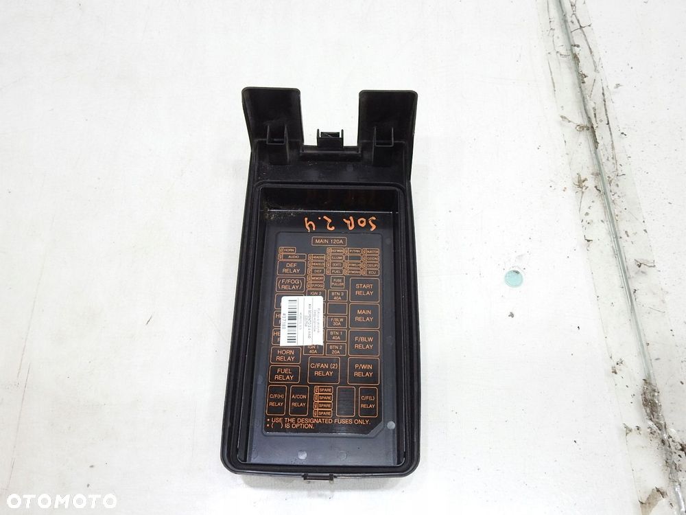 POKRYWA SKRZYNKI BEZPIECZNIKÓW KIA SORENTO I 2.4 B - 2