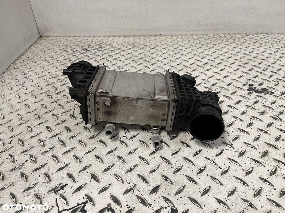 ORYGINALNA CHŁODNICA INTERCOOLER VW T6 T6.1  2.0 TDI CRAFTER II MAN TGE 04L145749M - 5
