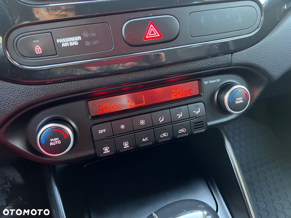 Kia Carens 1.7 CRDi L DCT - 19