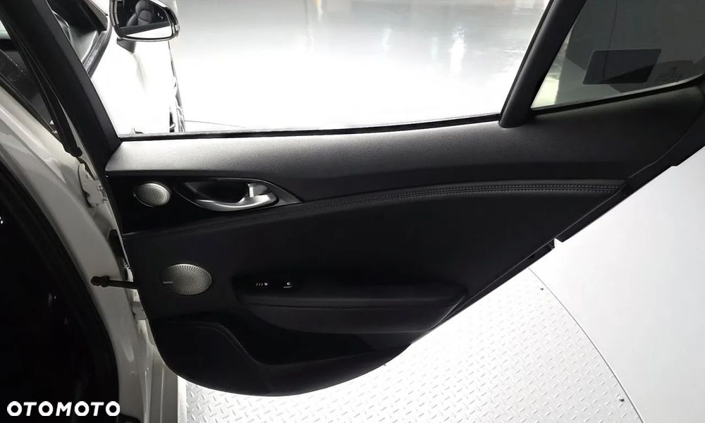 Kia Stinger - 15