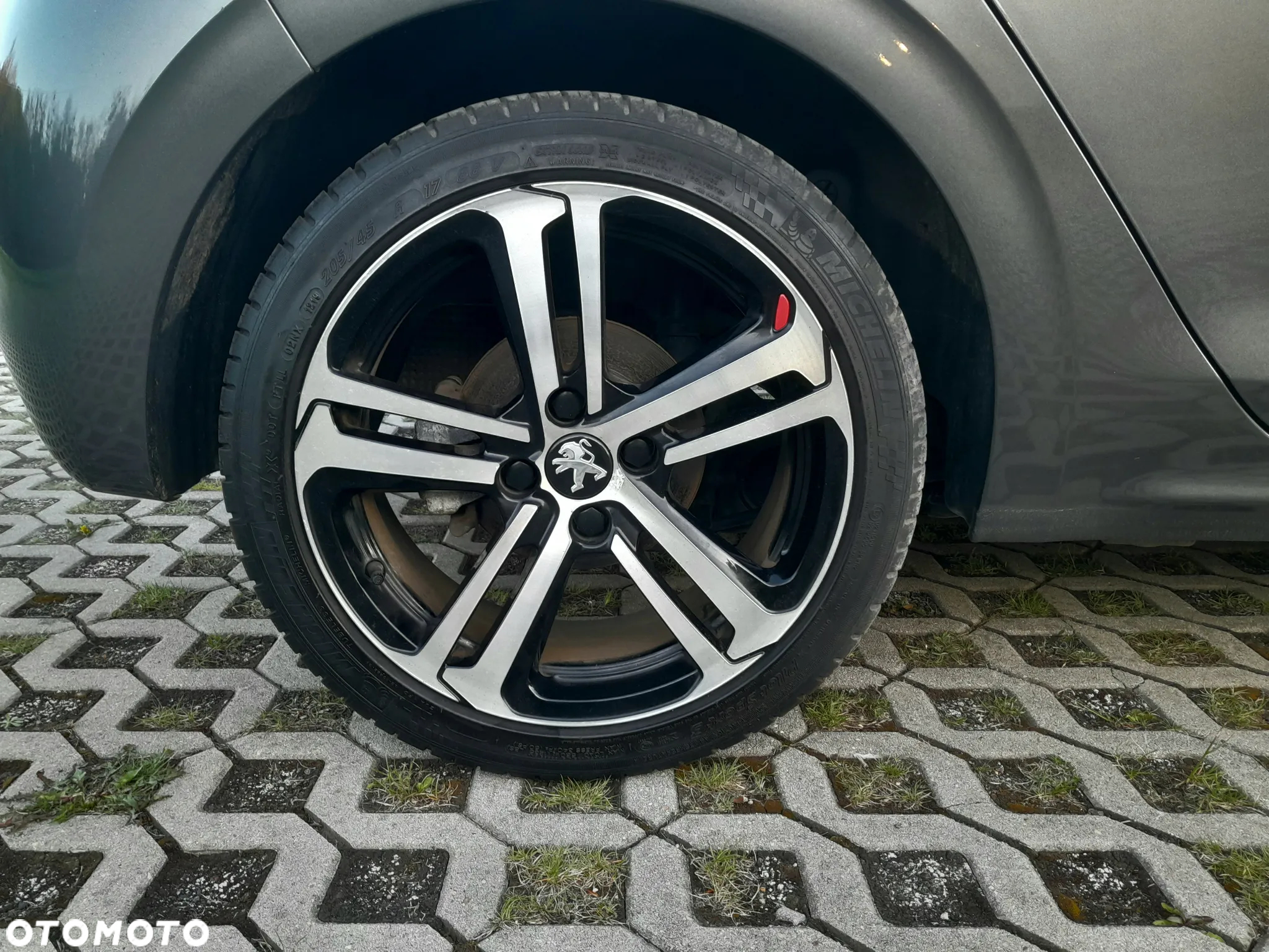 Peugeot 208 - 3