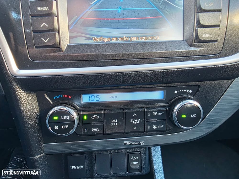 Toyota Auris Touring Sports 1.33 VVT-i Exclusive +Navi - 24