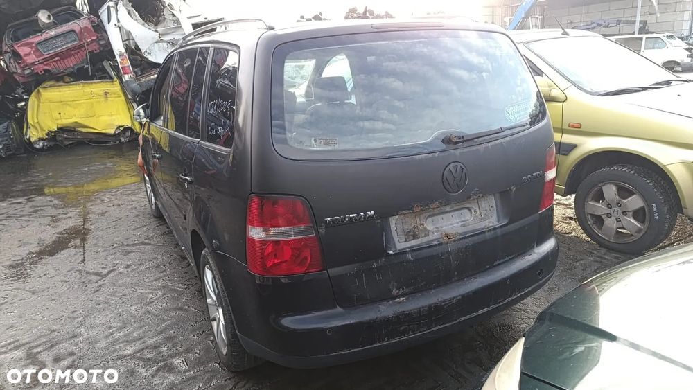 35566 volkswagen touran 2.0 BKD 140 km na części skrzynia GNE lakier LC9Z - 3