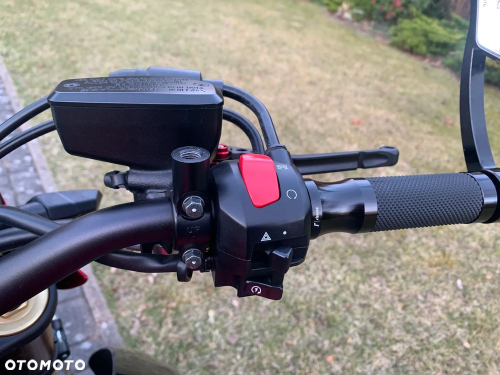 Suzuki GSX 1000 - 24