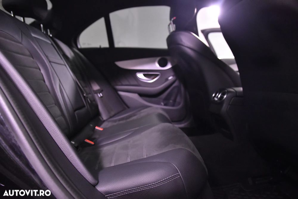 Mercedes-Benz C - 12