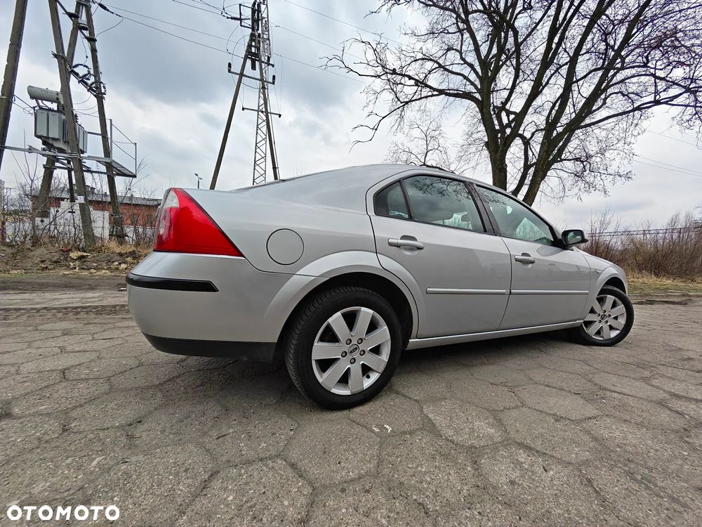 Ford Mondeo 1.8 Ghia X - 2
