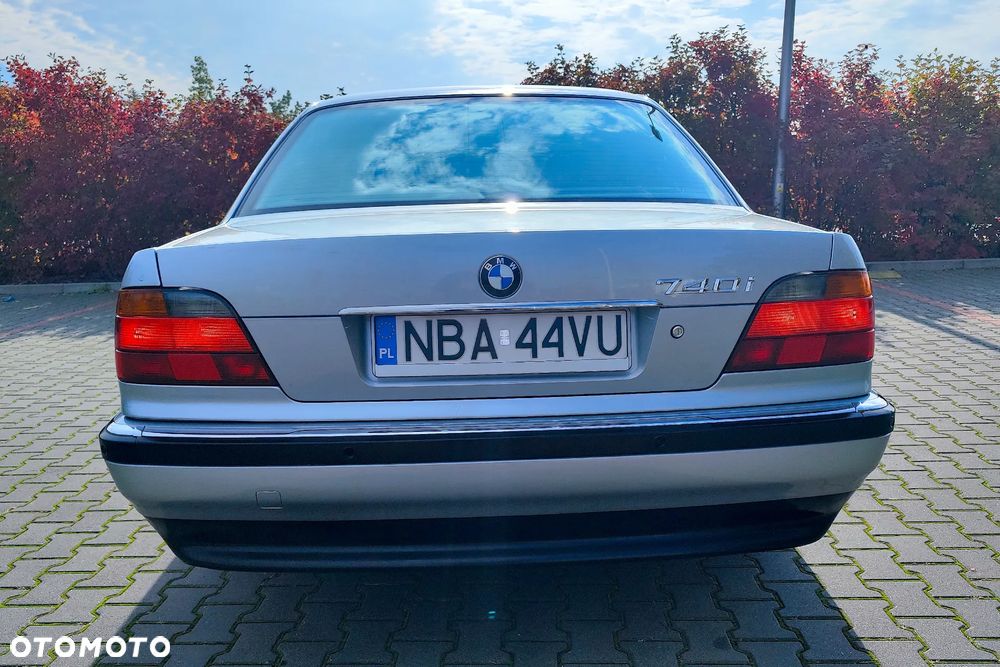 BMW Seria 7 740i V8 - 6