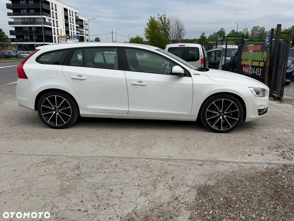 Volvo V60 D6 AWD Plug-in Hybrid Summum - 8
