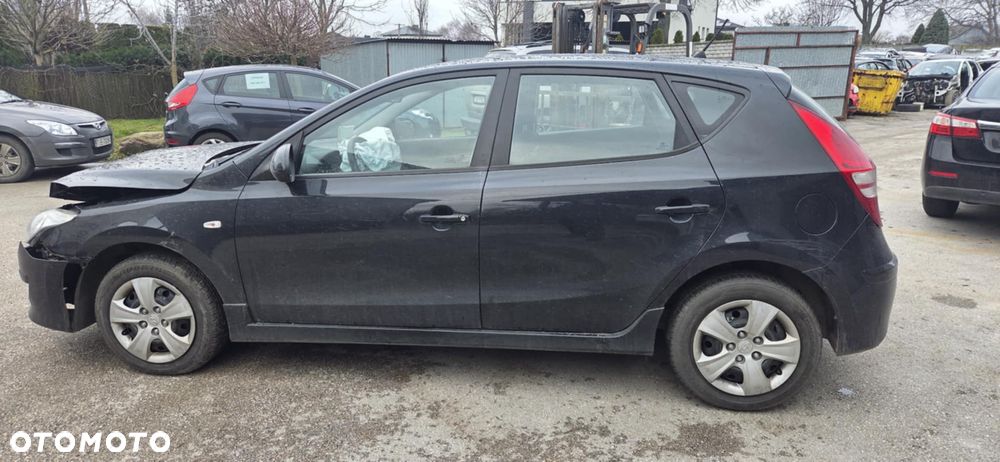 HYUNDAI I30 1,4 109KM rozrusznik - 2