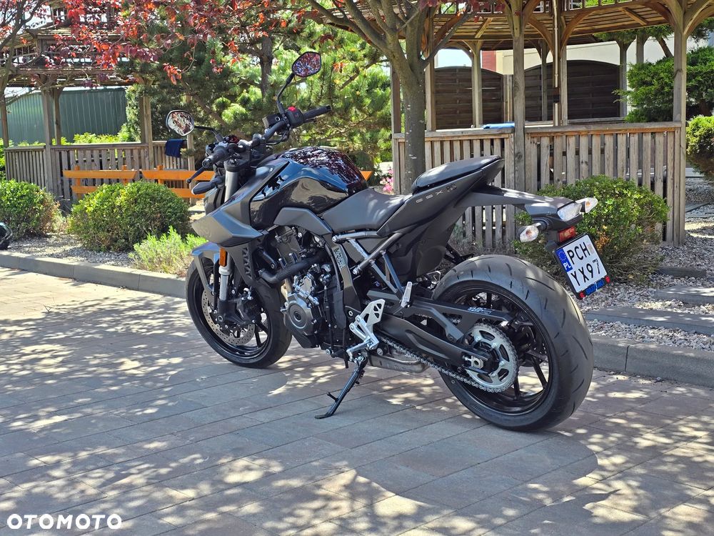Suzuki GSX - 6
