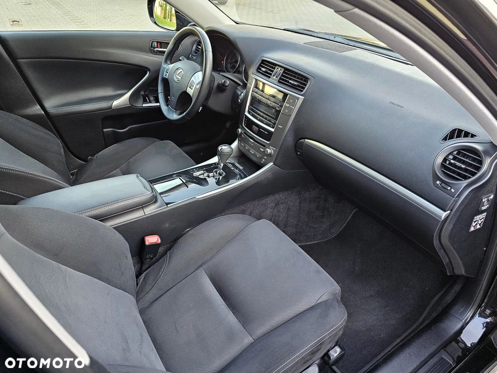 Lexus IS 250 - 24