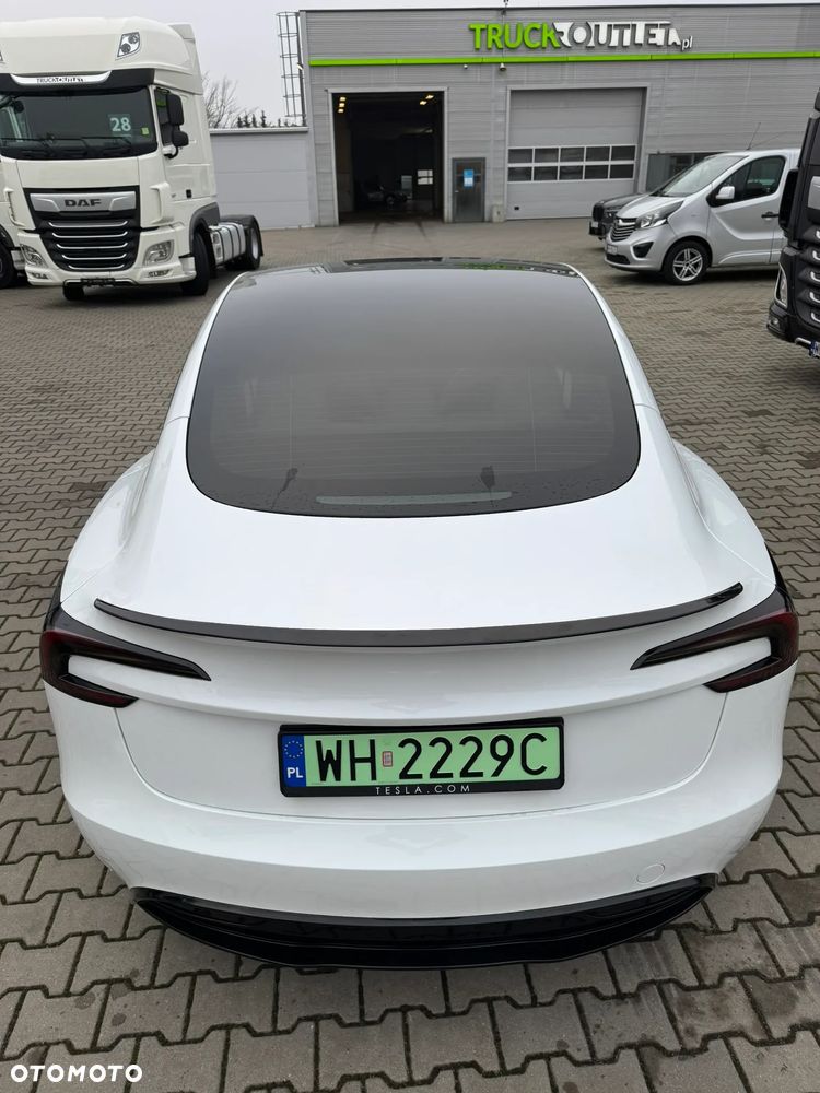 Tesla Model 3 - 24