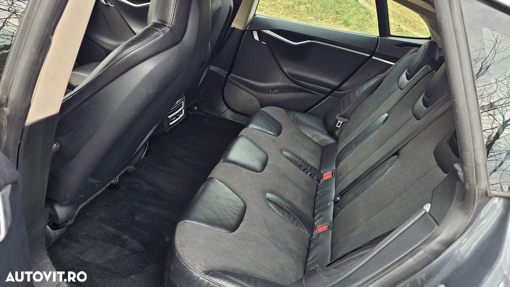 Tesla Model S - 7