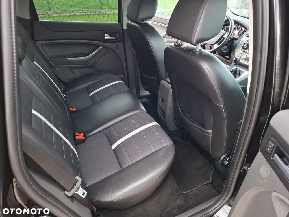 Ford Kuga 2.0 TDCi 2x4 Titanium - 14