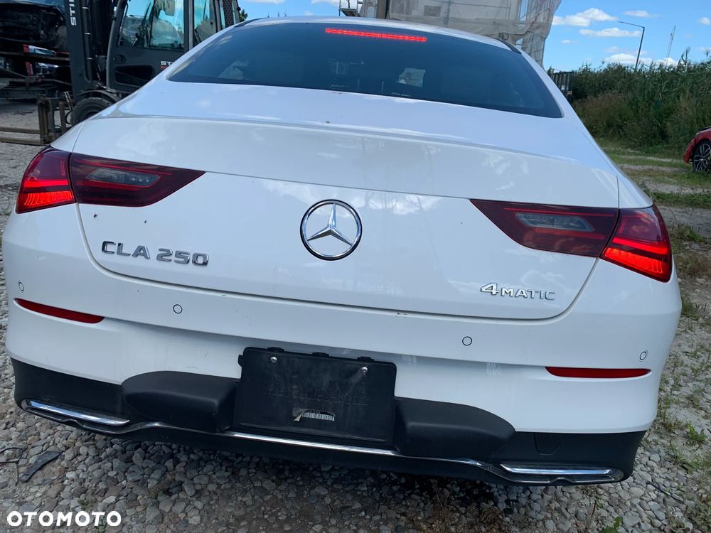 Mercedes-Benz CLA 250 4Matic 7G-DCT - 5