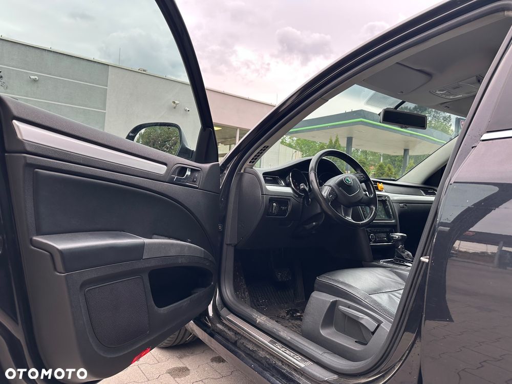 Skoda Superb 2.0 TDI Elegance DSG - 9