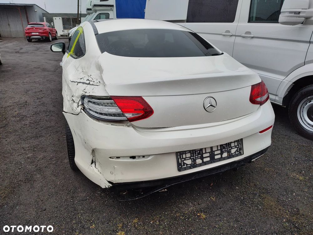 Mercedes-Benz Klasa C 200 4-Matic 9G-Tronic - 27