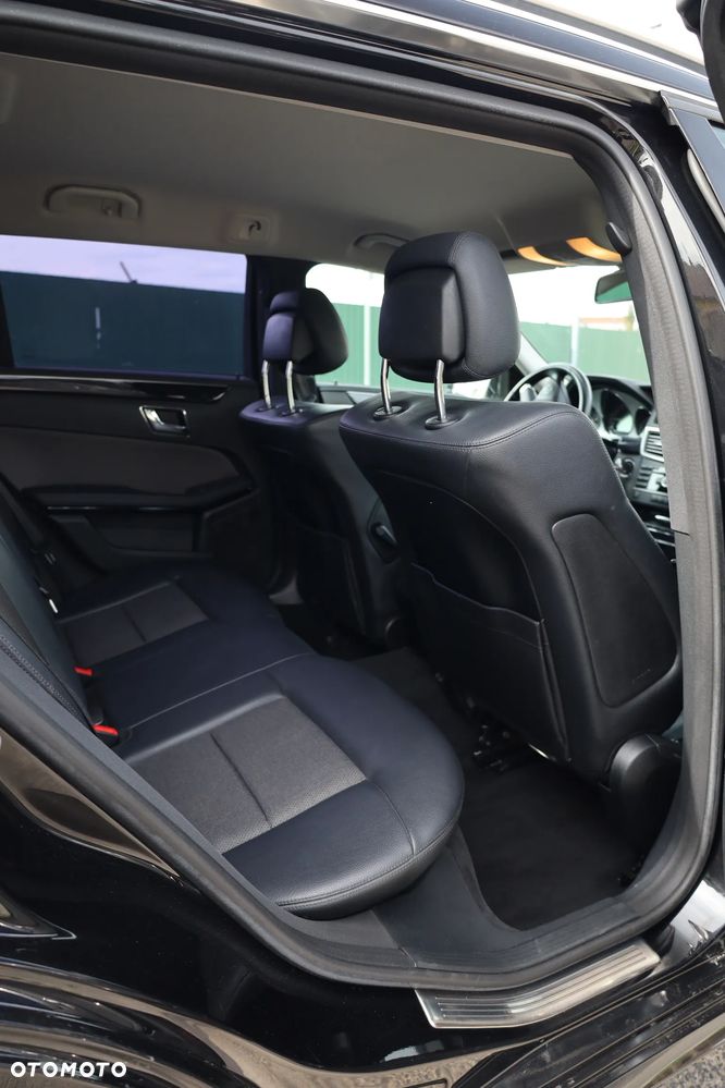 Mercedes-Benz Klasa E 220 CDI BlueEff Avantgarde - 28