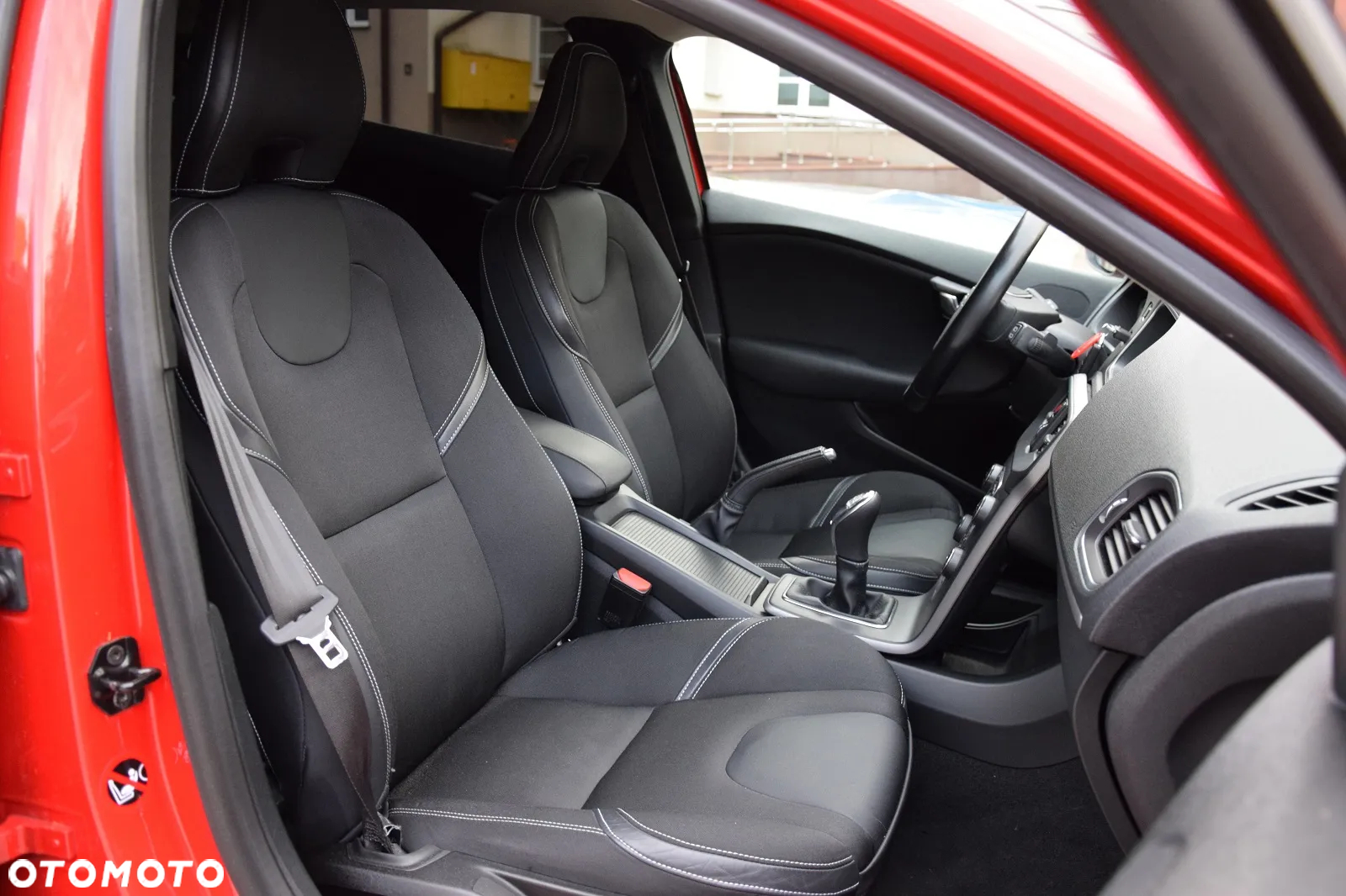 Volvo V40 D4 Momentum - 14