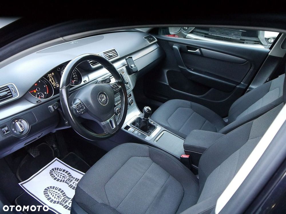 Volkswagen Passat - 28