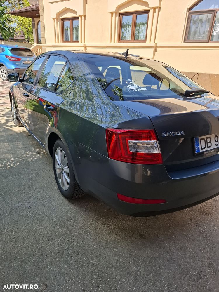 Skoda Octavia 1.6 TDI DSG Style - 6