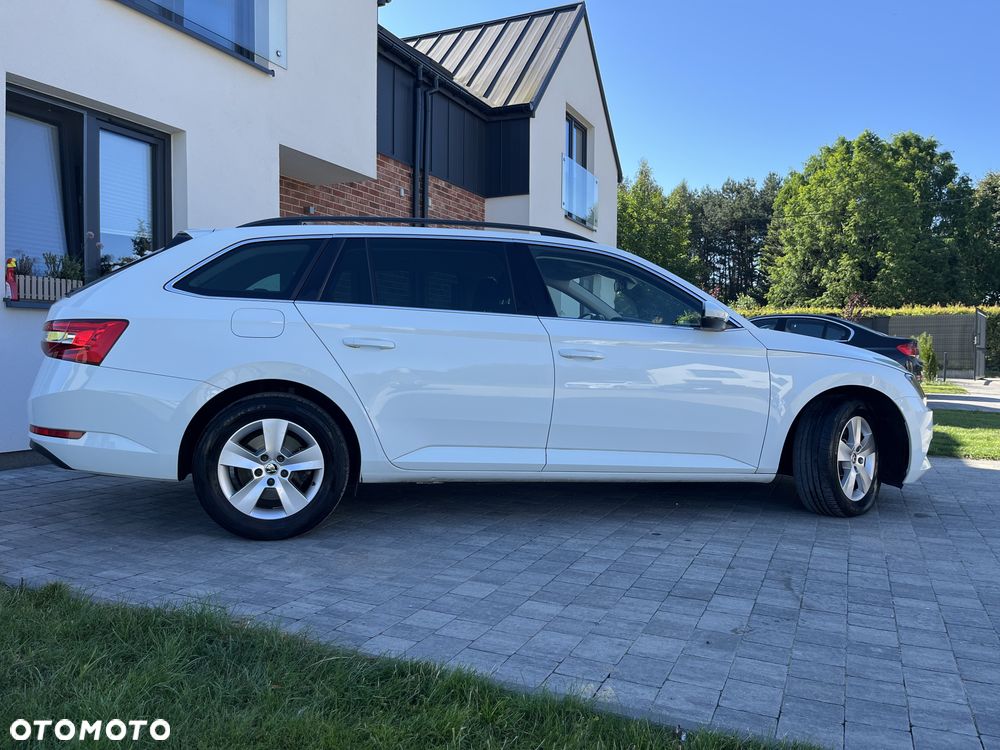 Skoda Superb 2.0 TDI Premium Edition - 4