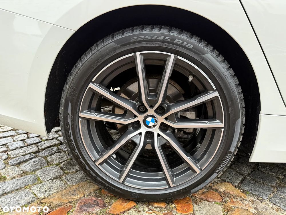 BMW Seria 3 320d xDrive Sport Line - 36