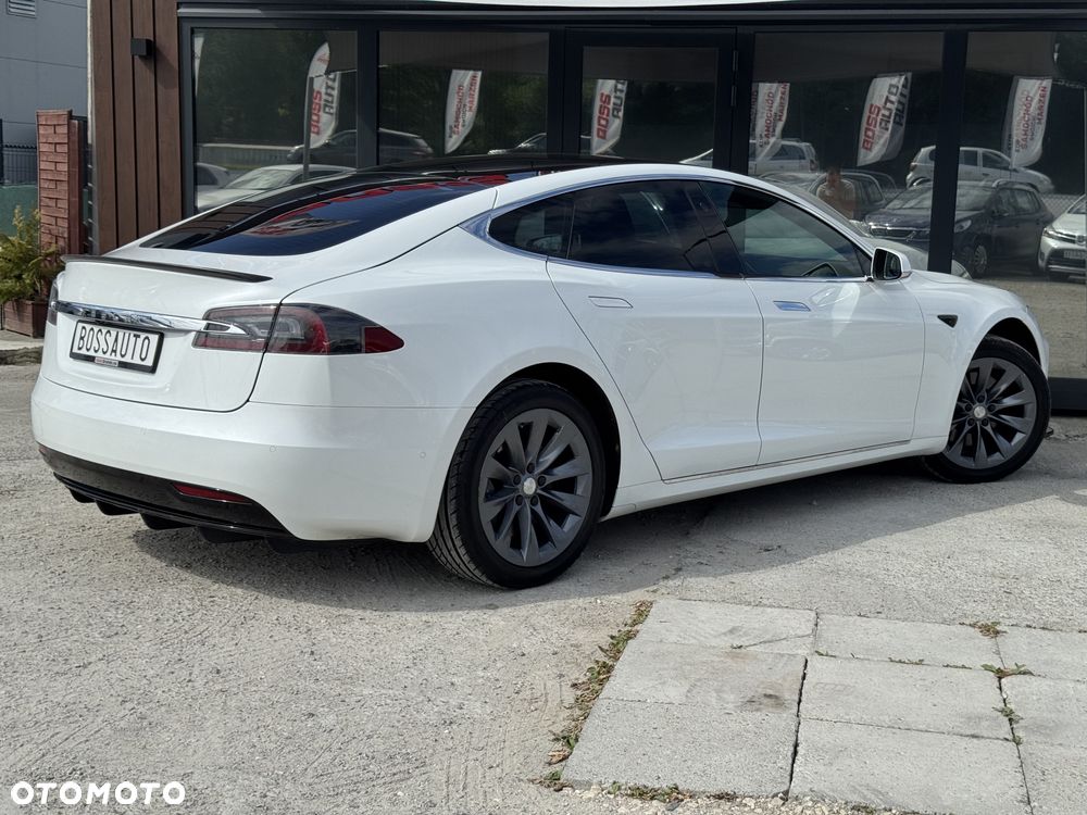 Tesla Model S - 6